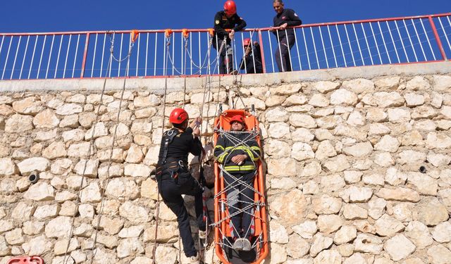 Mersin itfaiyesi tecrübelerini paylaştı