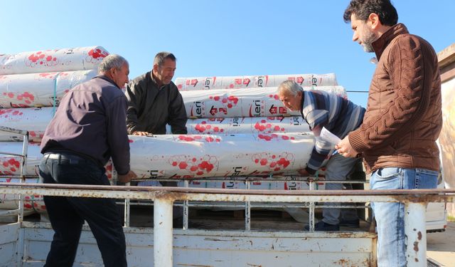 Antalya Büyükşehir Belediyesi’nden sera naylonu desteği