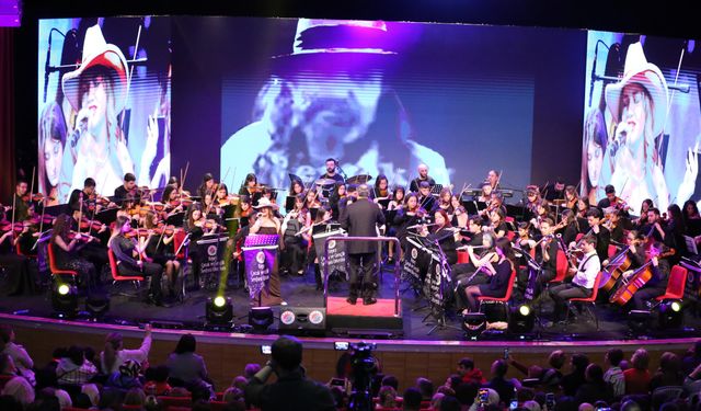 Kepez Belediyesi’nden efsanelerin anıldığı unutulmaz konser