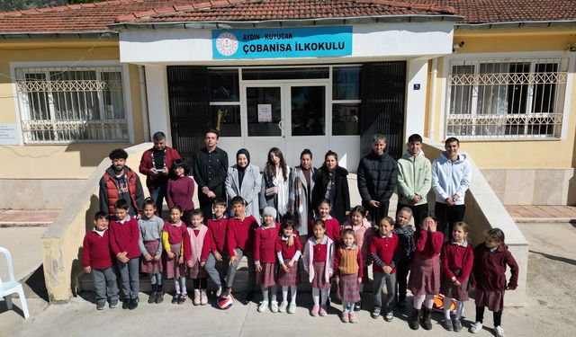 Aydın’da üniversite öğrencileri köy okulunda kalpleri fethetti