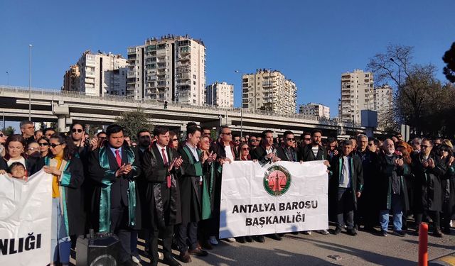 Antalya Barosu: “Demokrasi mücadelesinden vazgeçmeyeceğiz”