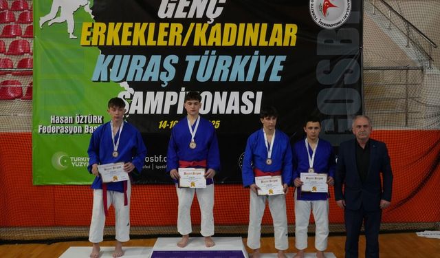 Gençler Kuraş Şampiyonası’nda heyecan zirveye çıktı