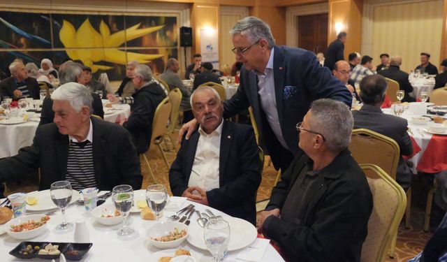 Kemer Belediye Başkanı Topaloğlu’ndan Kemer’in çınarlarına iftar