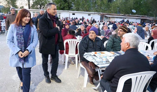 Manavgat Belediyesi, Oymapınar Mahallesi’nde iftar sofrası kurdu