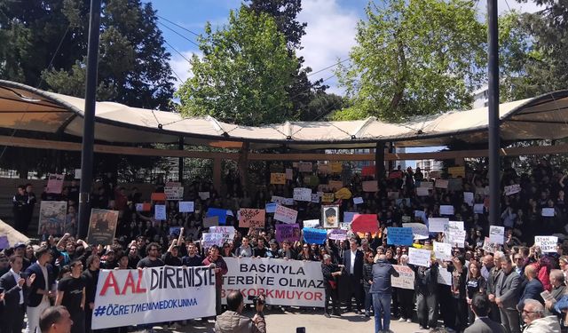 Antalya’da liseli öğrencilerin protestolarına zincirli baskı