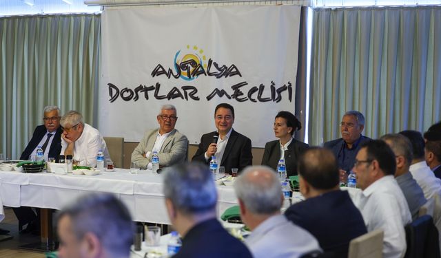Babacan, Antalya’nın siyasi kanaat önderleriyle buluştu