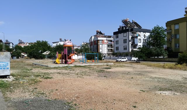 Kepez’in parkı kaderine terk edildi… Kepez Belediyesi’ne ‘Oyun’ çağrısı