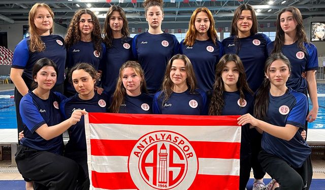 Antalyaspor Büyük Kadınlar Sutopu’nda 6. oldu