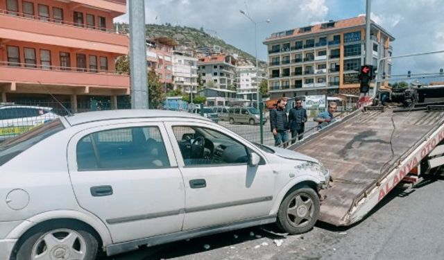 Aydınlatma direğine çarparak durabildi