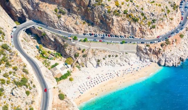 Antalya’nın doğa harikası plajının hüzünlü türküsü gündem oldu