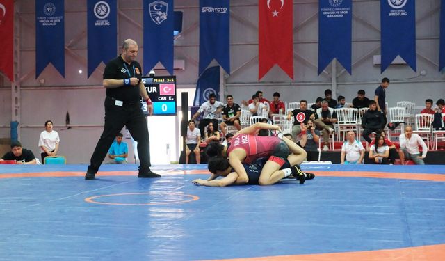 Kemer’de uluslararası güreş heyecanı