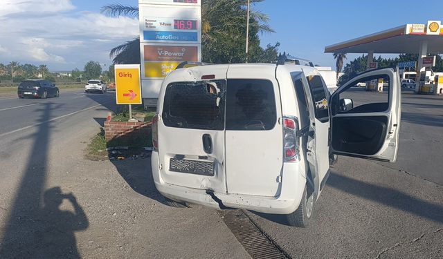 Manavgat'ta ticari araca çarpan motosiklet sürücüsü yaralandı