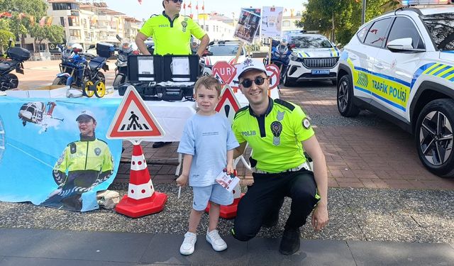 Manavgat'ta örnek sürücülere plaket verildi