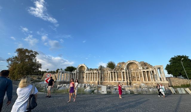 ‘Bütün Toplumların Ülkesi’ anlamına gelen Pamphylia’nın en canlı örneği Side Antik Kenti oldu
