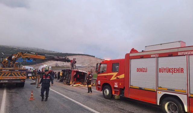 Tekstil işçilerini taşıyan minibüs karşı şeride geçerek otomobille çarpıştı