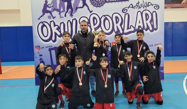 Varsak Şelale Ortaokulu’ndan tarihi başarı