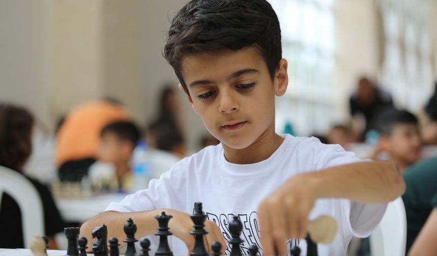 Manavgat’ta düzenlenen satranç turnuvasına yoğun ilgi