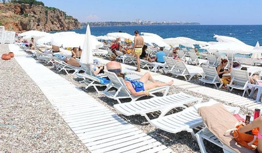 Yunanistan yaptı, Antalya’da yapar mı? Antalya sahillerinde şezlong krizi…