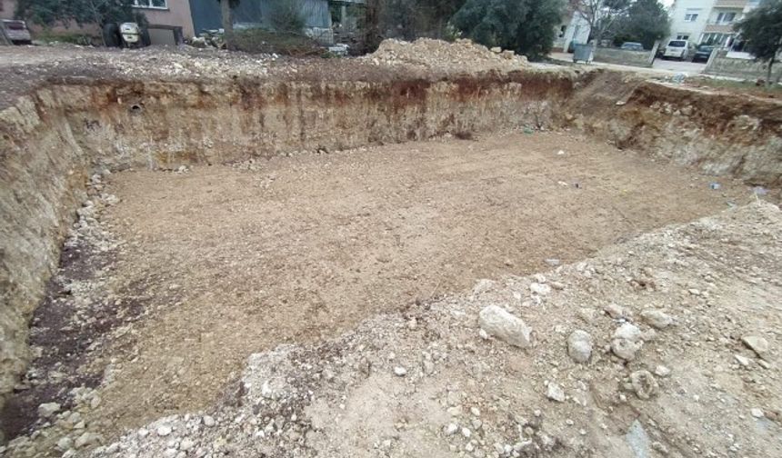 Antalya’da tehlike saçan inşaat temelleri vatandaşları evlerine hapsetti