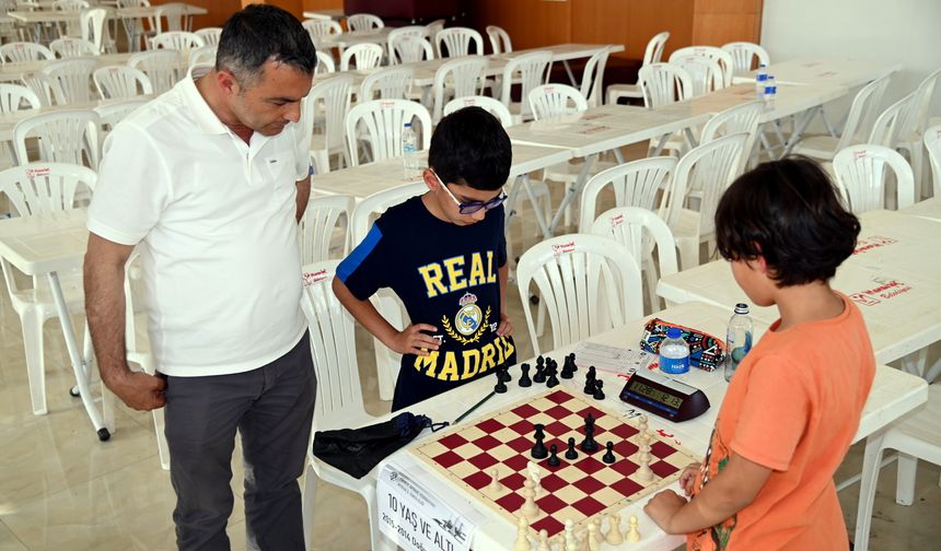 Manavgat’ta yapılan satranç turnuvasına rekor yaşandı