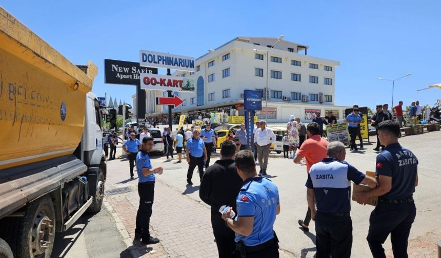Antalya’nın o turizm bölgesinde kaçak yapılara belediyeden müdahale