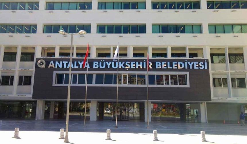 Antalya Büyükşehir'de sıkı yönetim sertleşiyor... Masasında olmayan personele tutanak
