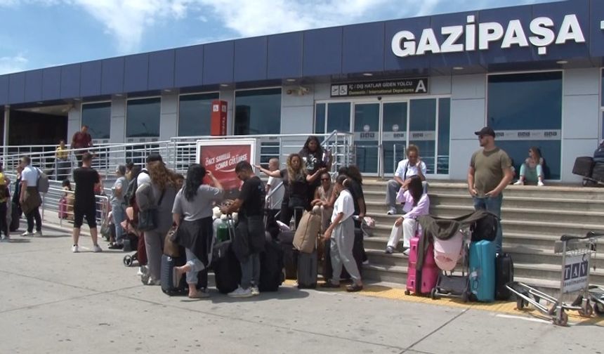 Antalya’da Gazipaşa Havalimanındaki kriz yolcuları vurdu