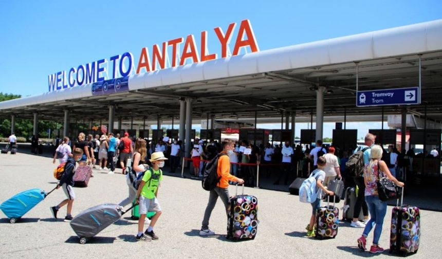 Antalya Havalimanı’nda kriz büyüyor… İsyanlar art arda geldi