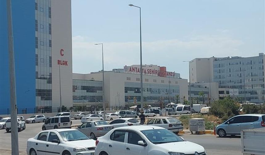 Antalya Şehir Hastanesi işgal altında… Vatandaşlar ayağa kalktı