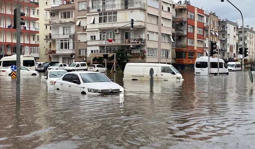 Antalya’da yağmur paniği başladı… Vatandaş endişe içinde bekliyor