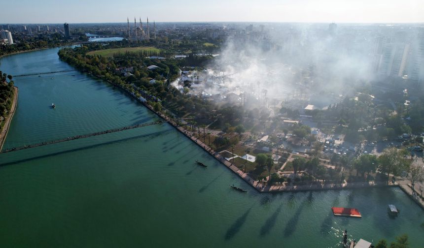 Adana'da kebap dumanları gökyüzünü kapladı