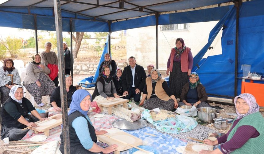 Silifke Belediye Başkanı Turgut halkın sorunlarını yerinde tespit ediyor