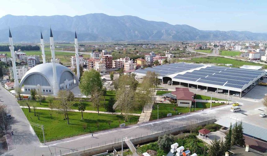 Antalya'nın bu belediyesi batıyor mu? Çöpünü bile başka belediyeler topluyormuş!