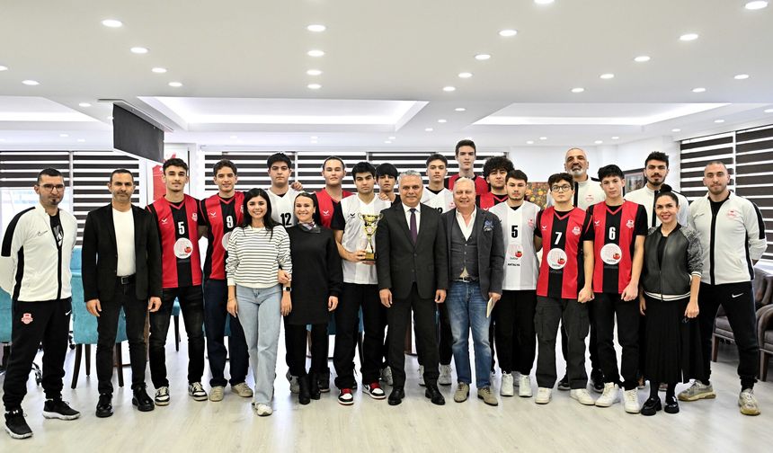 Muratpaşa Belediyespor’un U-18 Basketbol Takımı, Muratpaşa’yı temsil edecek