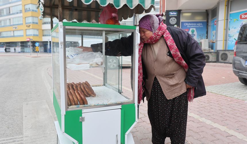 Yıllardır herkes onu ‘simitçi teyze' olarak tanıyor