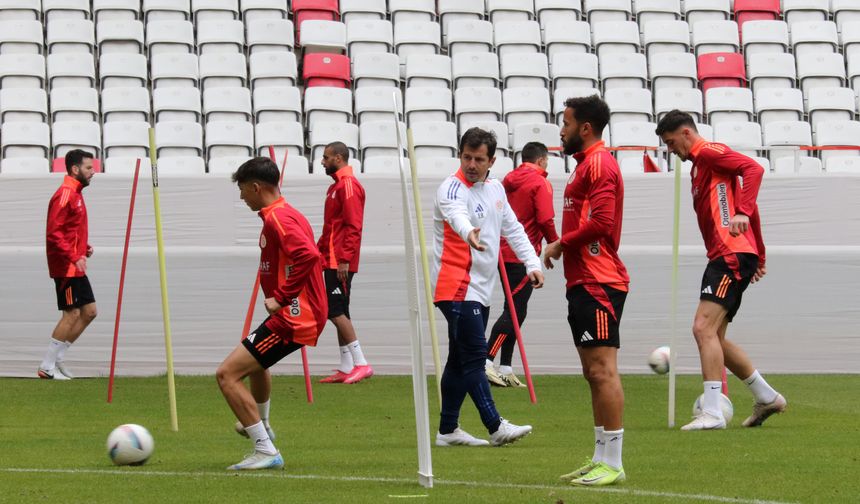 Antalyaspor Teknik Direktörü Emre Belözoğlu; “Kalan 36 puanın her zerresine talibiz”