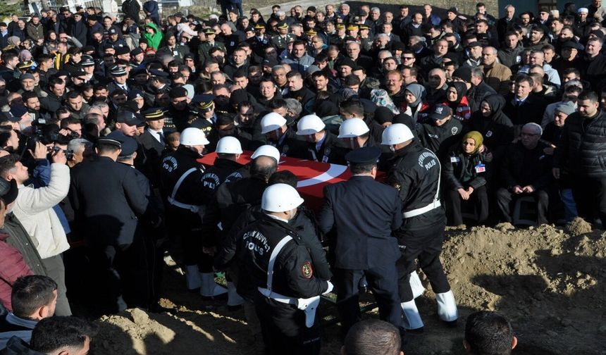 Şehit Polis Memuru Onur Şirin’in cenazesinde gözyaşları sel oldu