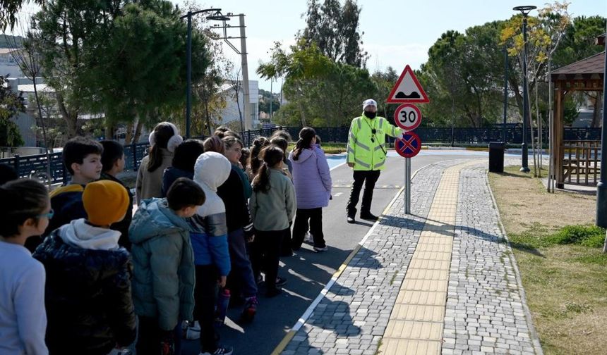 Kuşadası’ndaki trafik ve eğitim parkı sayesinde çocuklar hem öğreniyor hem eğleniyor