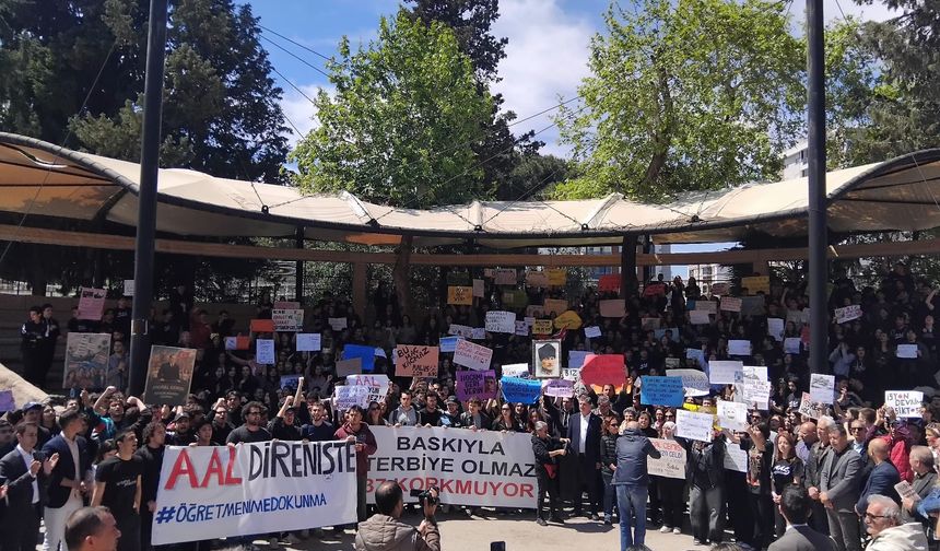 Antalya’da liseli öğrencilerin protestolarına zincirli baskı