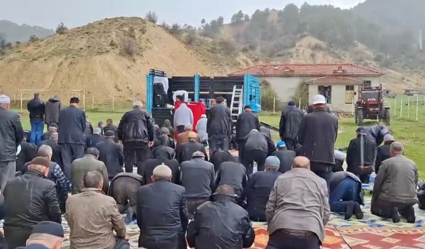 Vatandaşlar yağmur duasına çıktı, Kulu'da sele teslim oldu