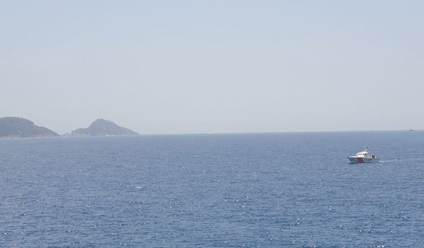 Antalya'da arızalanan helikopter denize acil iniş yaptı