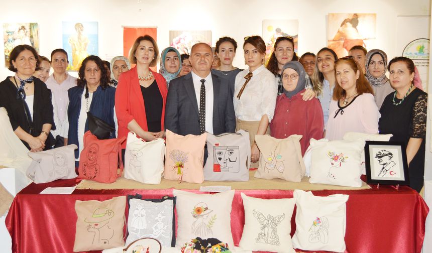 Antalya'da 'Başrolde Kadın' sergisi