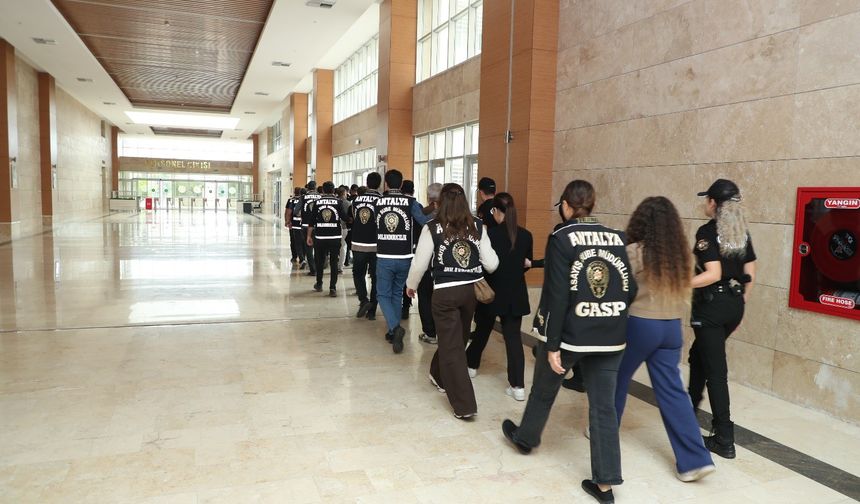 Antalya'da "çarşaf" operasyonu: 42 milyon TL'lik mal varlığına el konuldu