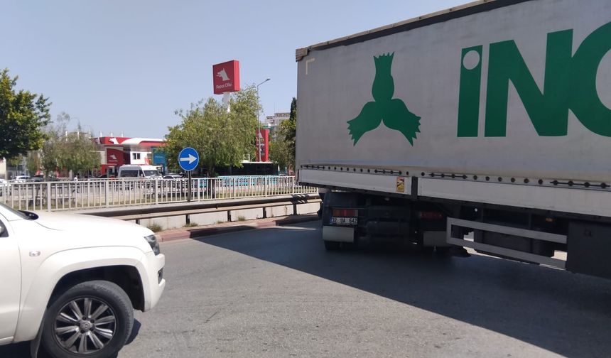 Antalya’da büyük araç sıkıntısı sürüyor, trafik kilitleniyor