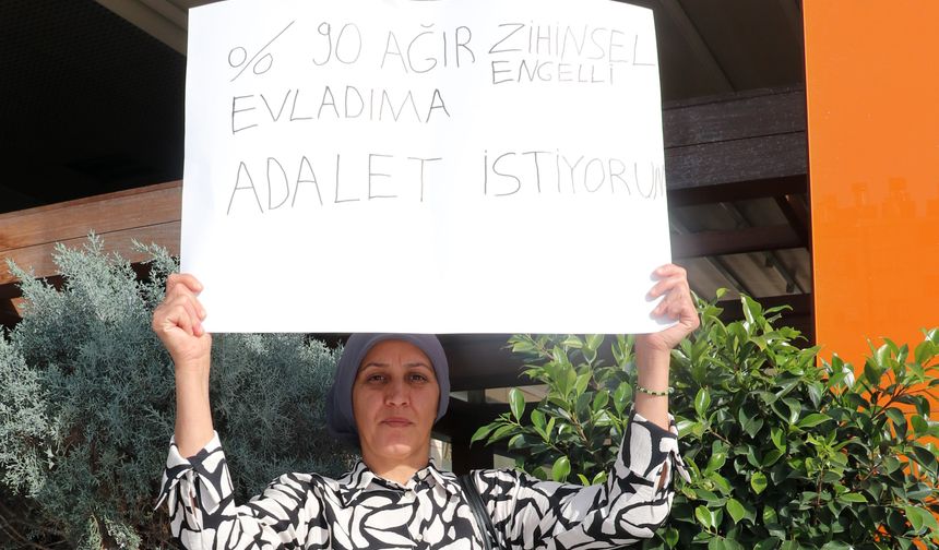 Antalya’da anne, engelli oğlu için oturma eylemi başlattı