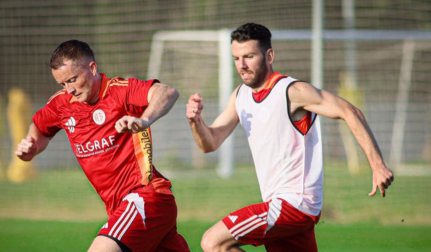 Antalyaspor Teknik Direktör Emre Belözoğlu Belözoğlu’nun zor tercihi